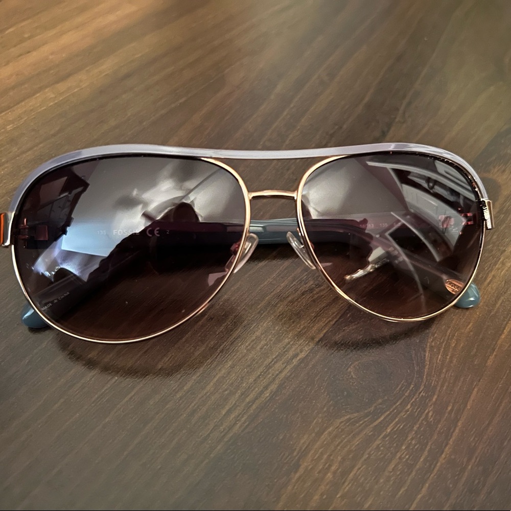 Fossil rose gold with gray lavender detail aviator sunglasses